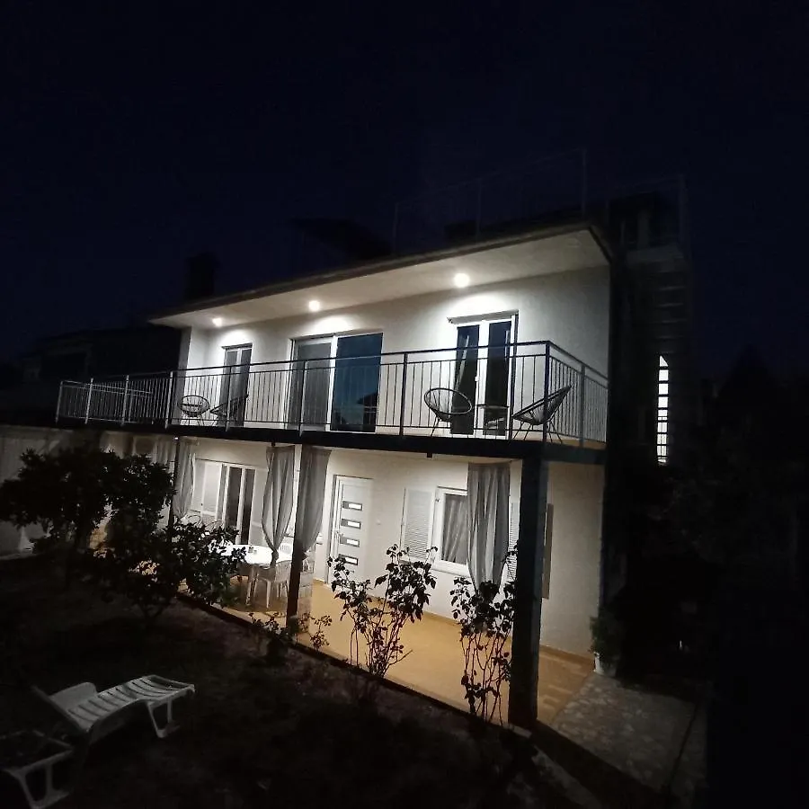 Apartment Monas I Pjescana Uvala