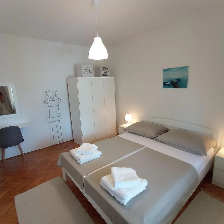Apartment Monas I Pjescana Uvala