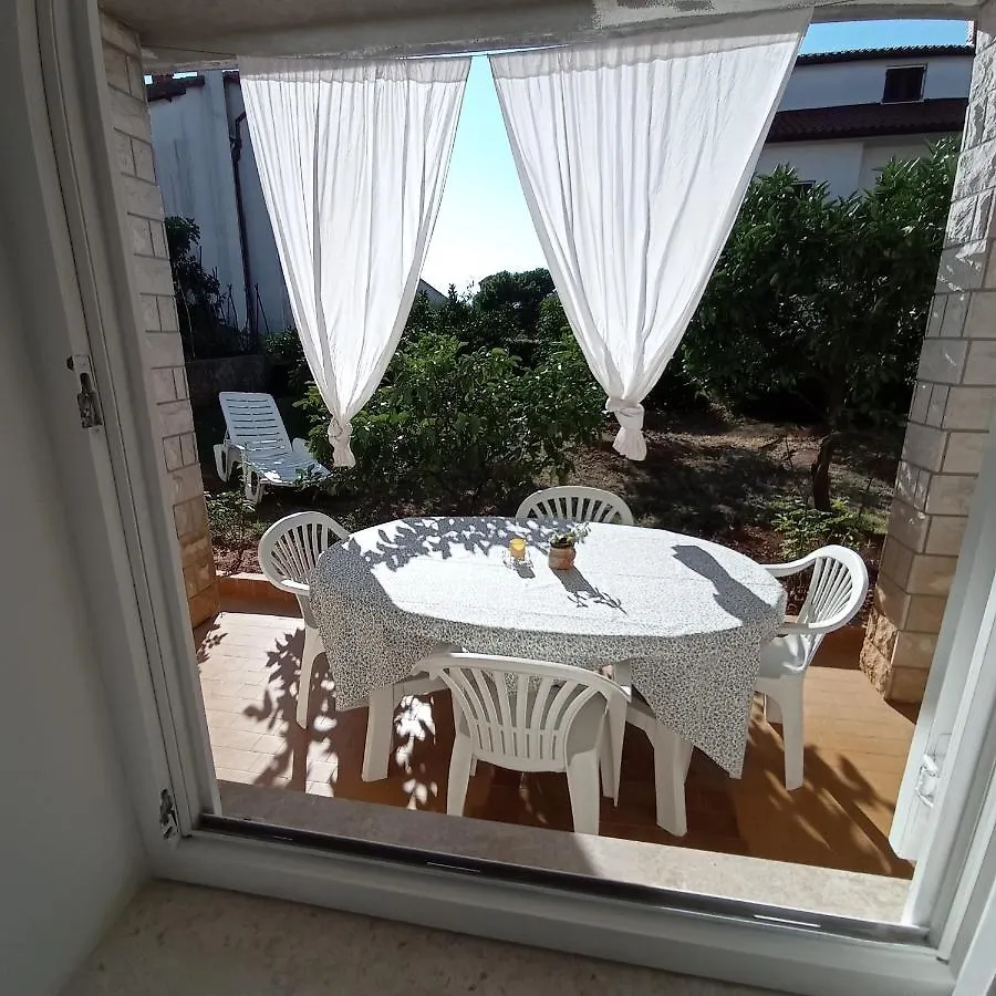 Apartment Monas I Pjescana Uvala Croatia