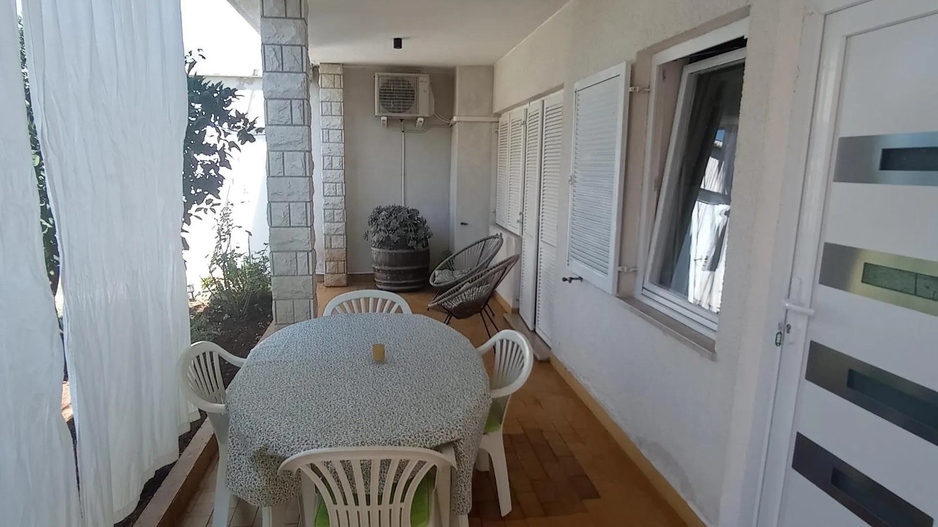 Apartment Monas I Pjescana Uvala