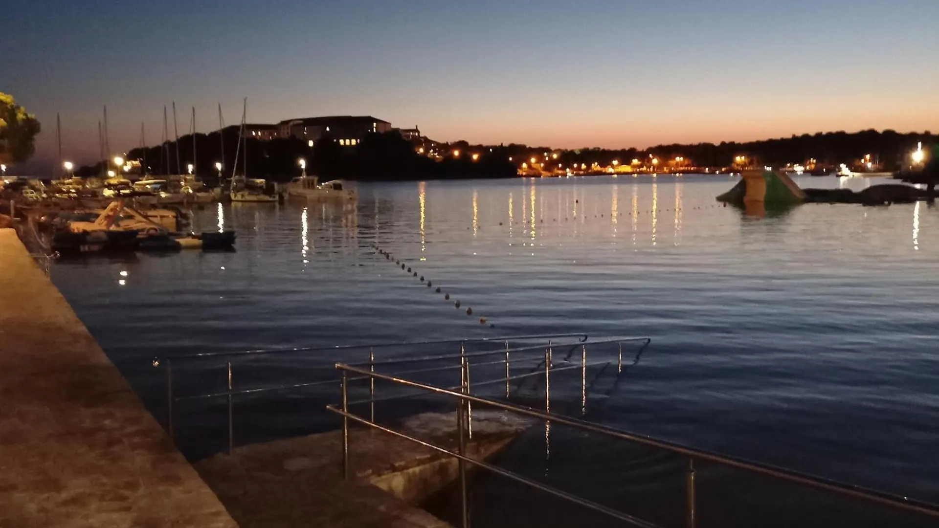 Apartment Monas I Pjescana Uvala 0*,  Croatia